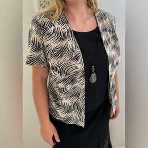 ❤️Safari statement pattern top blouse & attached half tank boho neckless